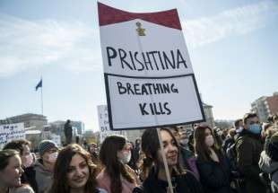 A Pristina, la pollution provoque des contestations
