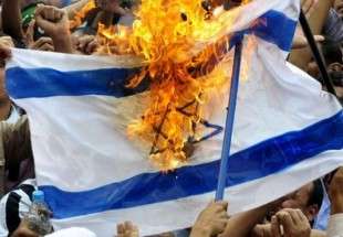 مسيرة العودة: اليوم الجمعة رفع العلم الفلسطيني وحرق الإسرائيلي