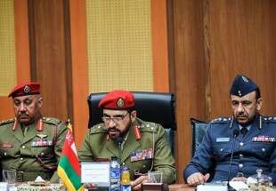 وفد عسكري عماني يزور الجامعة العليا للدفاع الوطني