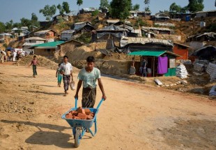 Monsoon rains cause chaos at Rohingya refugee camps