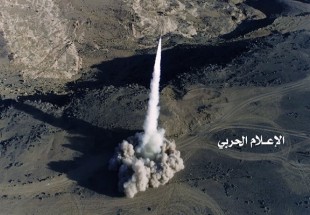 موشک «بدر1» یمنی، پادگان سعودی را در هم کوبید
