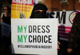 ​افزایش فشارها علیه زنان مسلمان در انگلیس/درخواست برخورد با «بوریس جانسون»