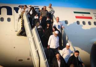 الحجاج الايرانيون يعودون الى البلاد في اطار 221 رحلة