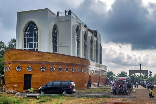 "سفینة النجاة".. مسجد  علی هیئة سفینة فی أندونیسیا