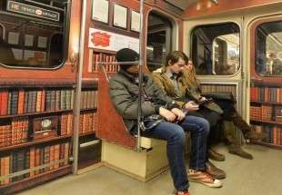 كتب رقمية لركاب مترو أنفاق موسكو‎