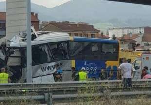 خمسة قتلى و15 جريحا في اصطدام حافلة ركاب بعمود جسر في إسبانيا