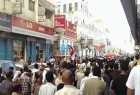 تظاهرات علیه ائتلاف سعودی در شرق یمن و پاره کردن تصاویر رهبران آن+عکس