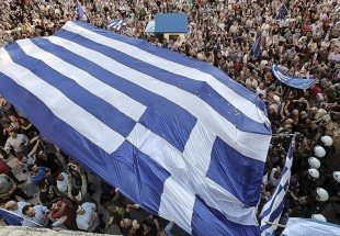آلاف اليونانيين يتظاهرون ضد إجراءات التقشف بالبلاد