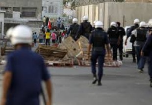 Bahraini regime forces raid houses across kingdom, detain many activists