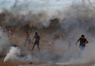 Israeli forces kill three Palestinians, injure hundreds in border protests