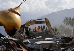 5,000 believed missing in two hard-hit Indonesian quake zones