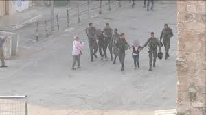 Israel forces detain Palestinian kids on way to school