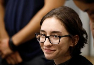 الطالبة الامريكية لارا القاسم أثناء المحاكمة في إسرائيل