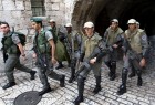 قفازات مضادة للسكاكين بحوزة الشرطة الصهيونية
