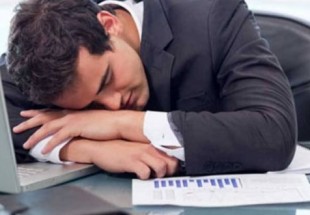 خبراء يكشفون فوائد النوم أثناء العمل