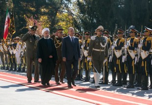 الرئيس الايراني يستقبل نظيره العراقي رسميا بقصر سعد آباد