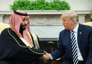 ترامب يؤكد الشراكة مع السعودية.. والصحافة الأميركية تتهمه بخيانة القيم الأميركية