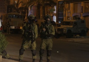 العدو الاسرائيلي يشن حملة مداهمات واعتقالات في الضفة الغربية المحتلة
