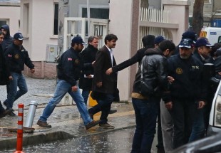اعتقال عشرات العسكريين الأتراك على صلات بالانقلاب الفاشل