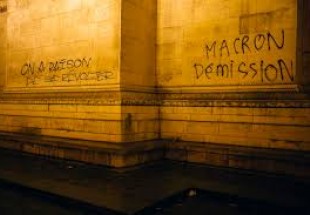 Macron tente de calmer la colère des manifestants