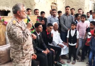 گزارش تقریب از اقدام مردمی سپاه در قشم/ حضور یکی از فرماندهان در مراسم عروسی اهل سنت منطقه  در حاشیه رزمایش+ فیلم