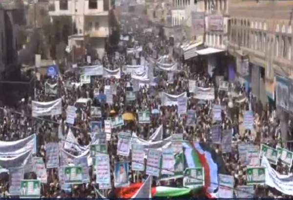 مسيرة جماهيرية حاشدة في صعدة للبراءة من الخونة وتمسكا بقضية فلسطين