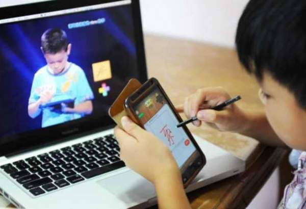 مساع صينية لحظر "الواجبات المدرسية الذكية"
