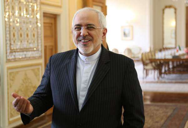 ظريف : الايرانييون امة واحدة ولا تفرقهم الانتماءات الحزبية والدينية والقومية