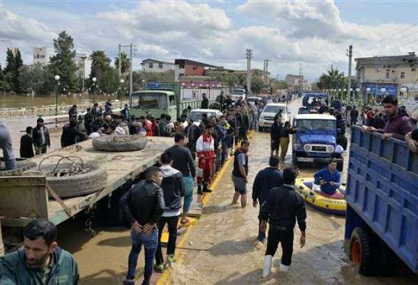 Iranian people join armed forces to aid flood-hit provinces