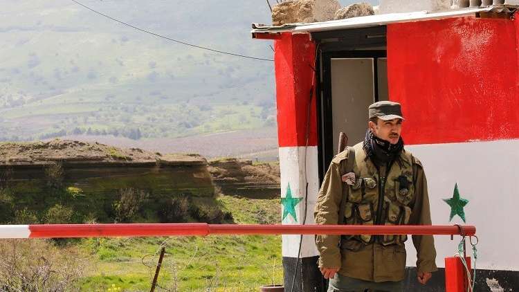 نقطة تفتيش تابعة للجيش السوري عند معبر القنيطرة في الجولان
