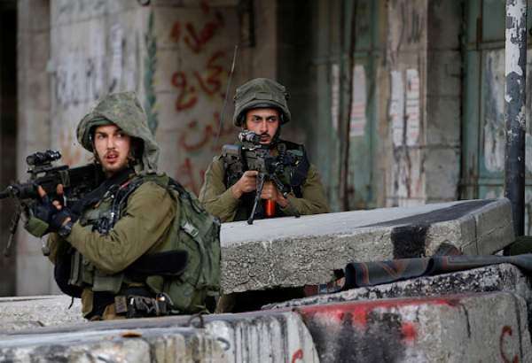 Israeli forces teargas Palestinian students in Hebron