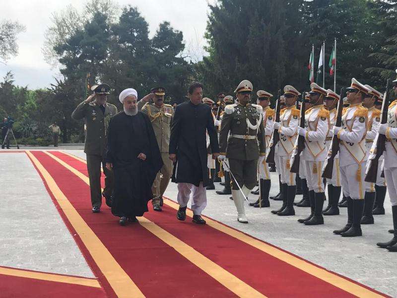 الرئیس روحانی یستقبل رئیس وزراء باكستان رسمیا