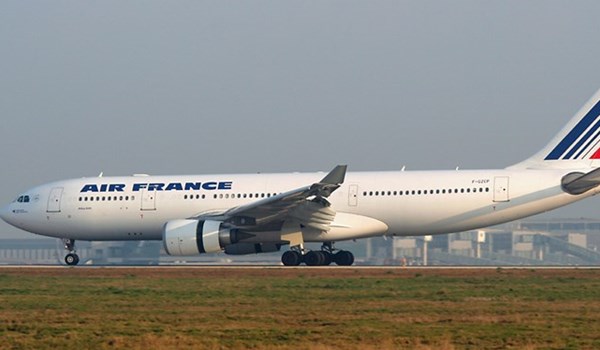 طائرة فرنسية تهبط في مطار اصفهان اضطراريا