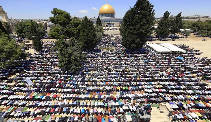 الجمعة الأولى من شهر رمضان  ... 180 ألفًا يؤدّون صلاة الجمعة في المسجد الأقصى
