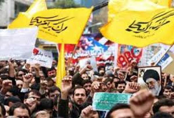 Des manifestatnts iraniens manifestent en soutien aux mesures du gouvernement