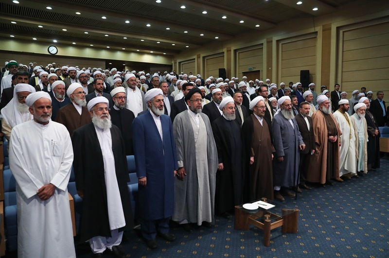 روحانی: الشعب الایرانی بكل مكوناته ومذاهبه هم اصحاب البلاد والثورة