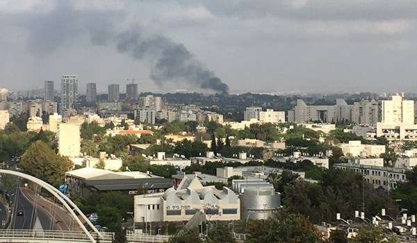 حريق كبير في قاعدة للجيش الإسرائيلي بتل أبيب