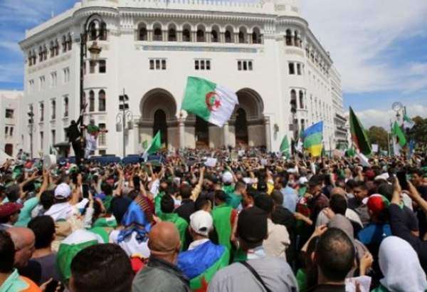 تظاهرات هزاران نفری در پایتخت الجزائر