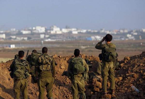 الاحتلال يبني سواتر رملية على طول طرق "غلاف غزة"