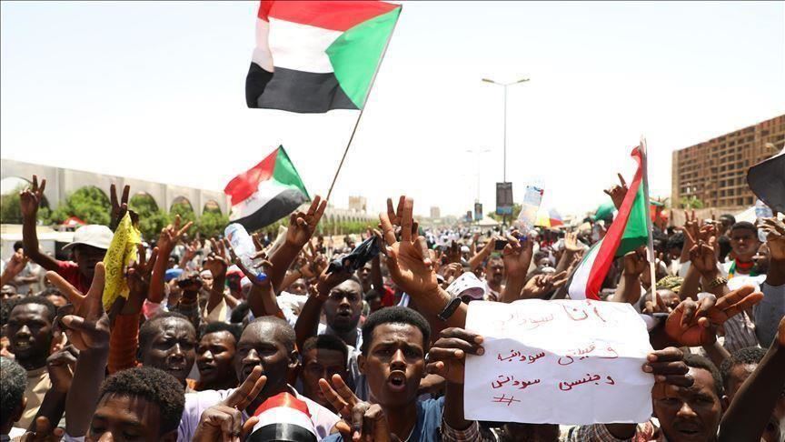 "تجمع المهنيين السودانيين" يطلق نداءً عاجلًا للرباط بميدان الاعتصام بالخرطوم
