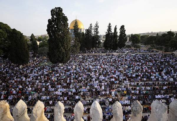 Palestinians converge at Al-Aqsa Mosque to celebrate Eid al-Fitr