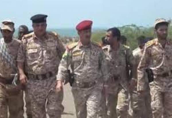 یمن کے وزیر دفاع محمد ناصر العاطفی کا سعودی عرب کی سرزمین پر چھل قدمی