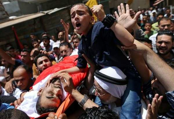 Palestinians bid farewell with paramedic killed in Gaza border clashes