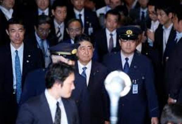 جاپانی وزير اعظم کی ایران آمد پر جواد ظریف انکا نے استقبال کیا