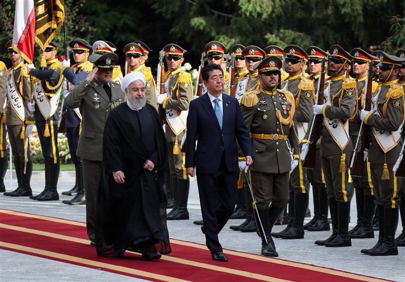 الرئيس روحاني يستقبل " شينزو آبي " رسميا في طهران