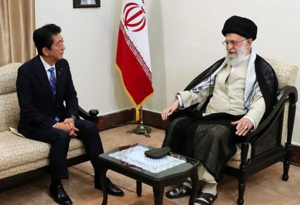 رہبر انقلاب اسلامی کی جاپانی وزیر اعظم سے ملاقات میں عالمی امور پر تبادلہ خیال