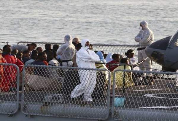 مهاجرون عالقون قبالة سواحل تونس يرحلون إلى بلادهم