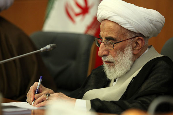 "آية الله جنتي ": العقوبات الامريكية ضد المسؤولين الايرانيين مجرد بروباغندا اعلامية
