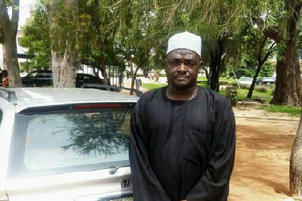عضو في الحركة الإسلامية في نيجيريا: الحكومة تحاول قتل الشيخ زكزاكي تدريجيا