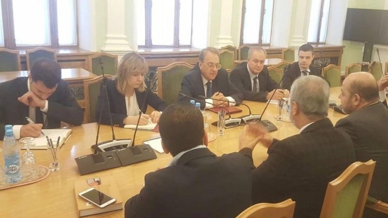 بوغدانوف يجري محادثات مع وفد لـ "حماس" في موسكو